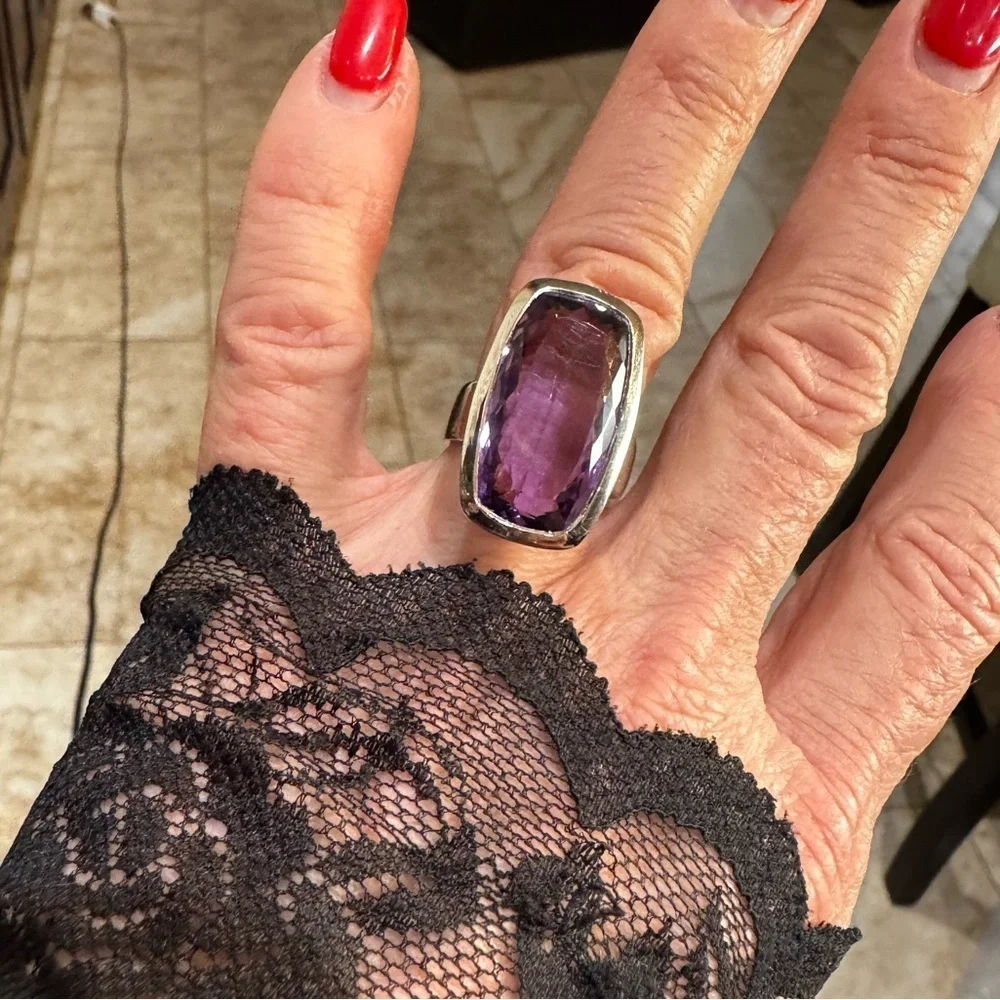 Elegant large Amethyst Purple‎ and sterling Silver Ring